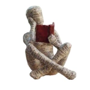 Vintage Reading Woman Figurine Pulp Lady Reading Bookshelf Decor Resin Statue Crafts Gifts Figures for Home Library Office Desktop